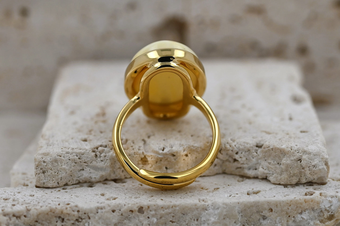 Unikatowy Klasyczny Pierścionek z Białym Bursztynem Bałtyckim, Pozłacane Srebro 925