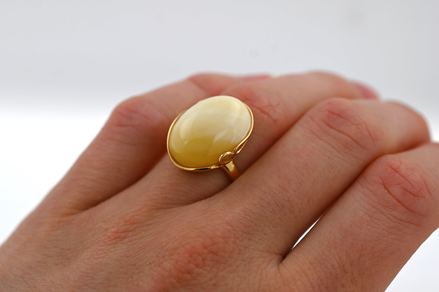 Unikatowy Pierścionek Bursztynowa Harmonia, Mleczny, Pozłacane Srebro 925