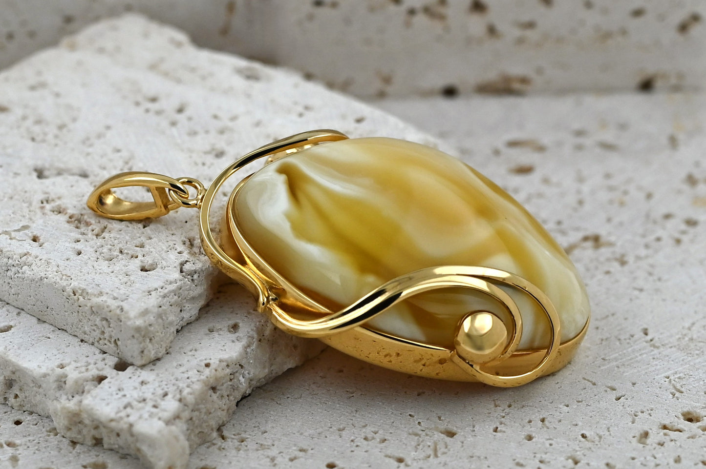 Duży Unikatowy Wisiorek z Bursztynem, Mleczny Bursztyn Bałtycki, Pozłacane Srebro 925