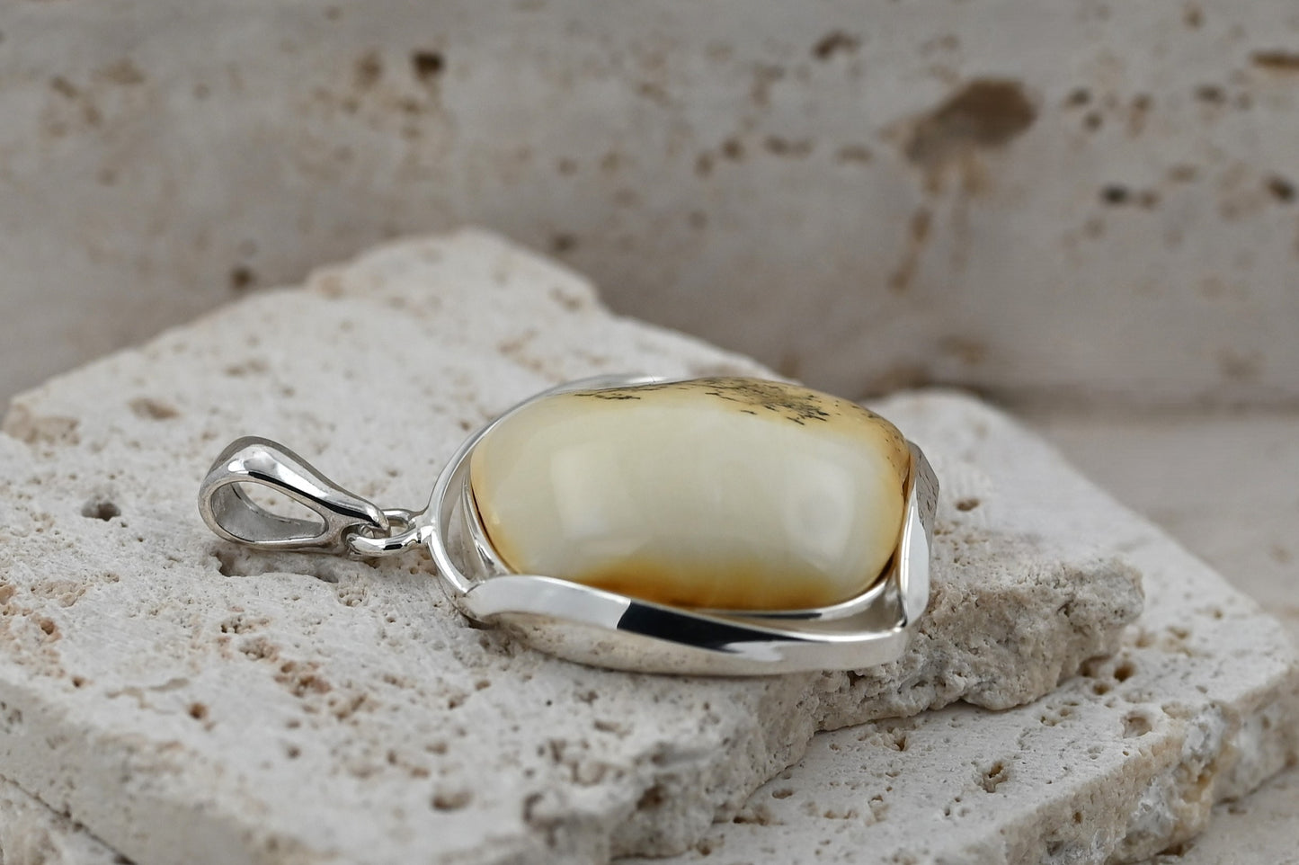 Unikatowy Naturalny Biały Bursztynowy Wisiorek, Czarny Mleczny Bursztyn, Srebro 925