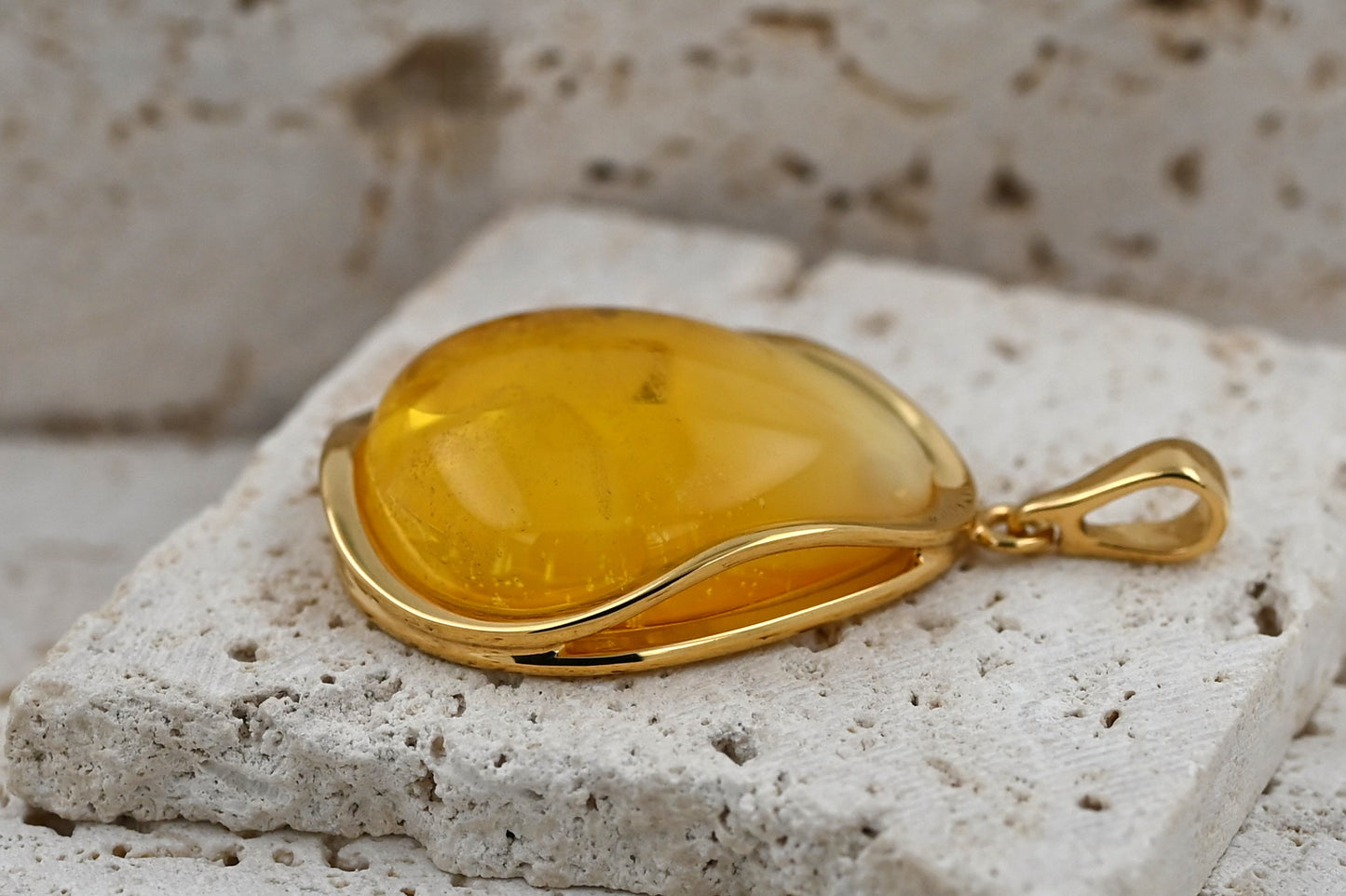 Unikatowy Autentyczny Bursztynowy Wisiorek, Mleczny, Żółty Bursztyn Bałtycki, Pozłacane Srebro 925