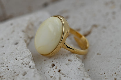 Unikatowy Klasyczny Pierścionek z Białym Bursztynem Bałtyckim, Pozłacane Srebro 925