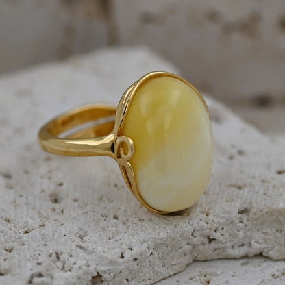 Unikatowy Pierścionek Bursztynowa Harmonia, Mleczny, Pozłacane Srebro 925