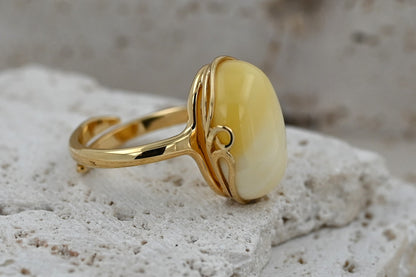 Unikatowy Pierścionek Bursztynowa Harmonia, Mleczny, Pozłacane Srebro 925