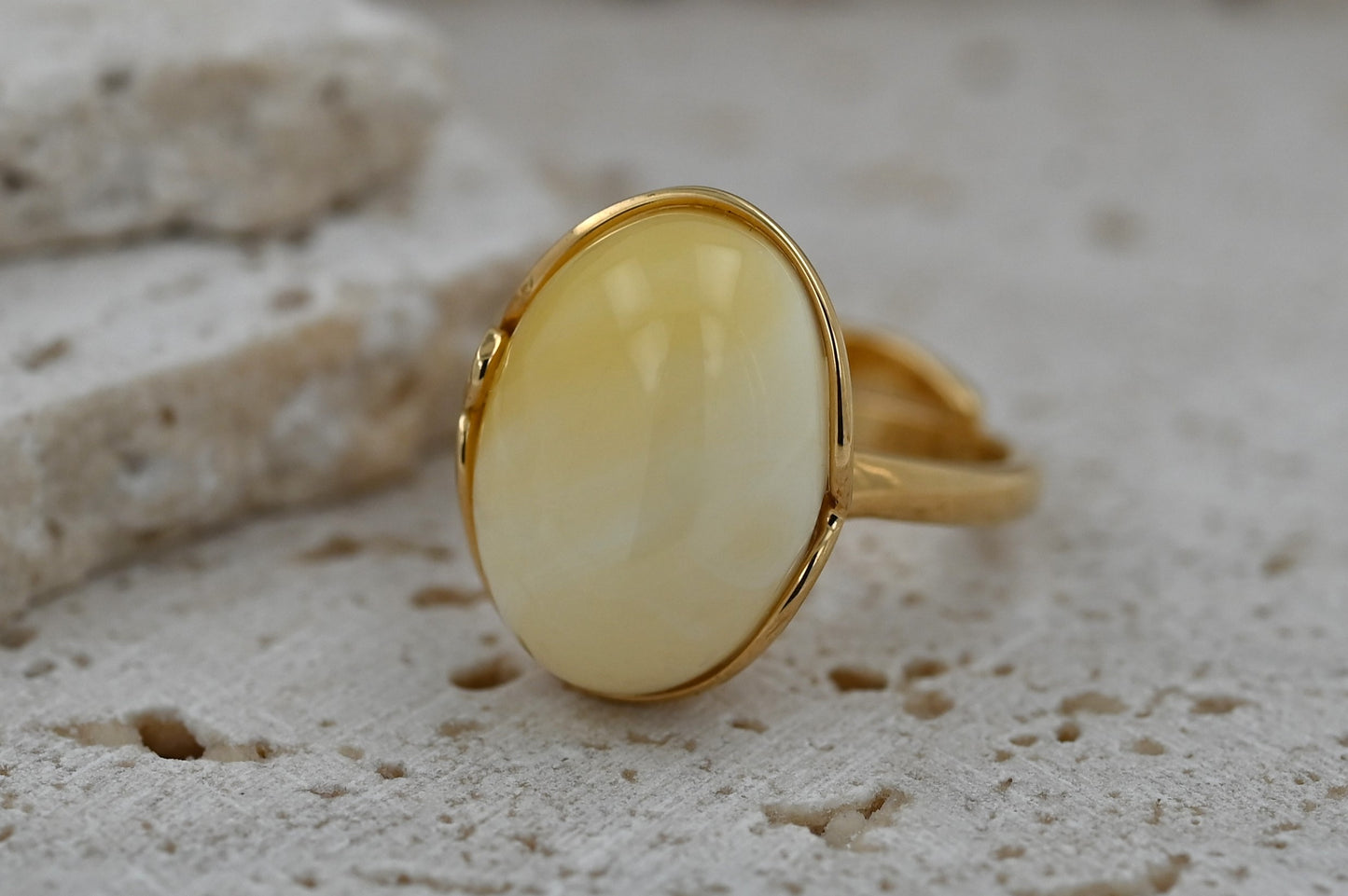 Unikatowy Pierścionek Bursztynowa Harmonia, Mleczny, Pozłacane Srebro 925