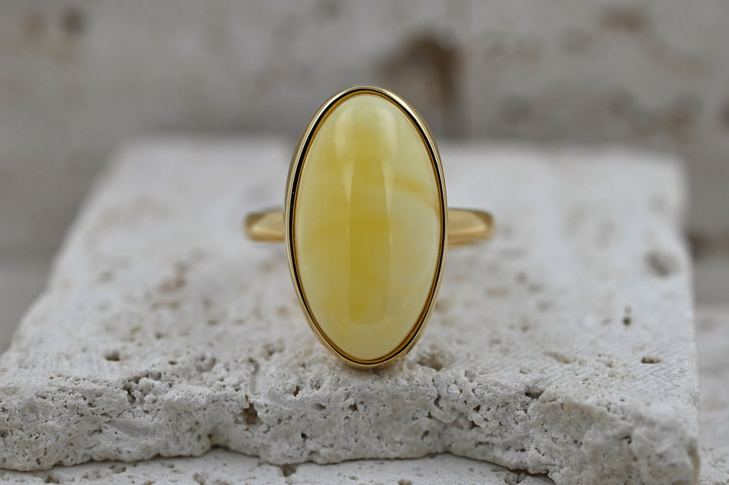 Unikatowy Klasyczny Pierścionek z Mlecznym Bursztynem Bałtyckim, Pozłacane Srebro 925