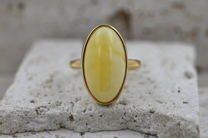 Unikatowy Klasyczny Pierścionek z Mlecznym Bursztynem Bałtyckim, Pozłacane Srebro 925