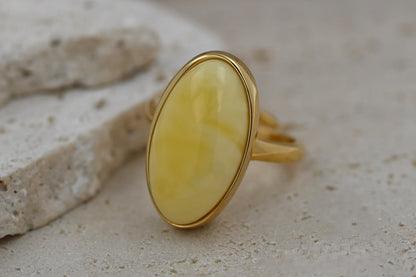 Unikatowy Klasyczny Pierścionek z Mlecznym Bursztynem Bałtyckim, Pozłacane Srebro 925