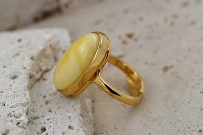 Unikatowy Klasyczny Pierścionek z Mlecznym Bursztynem Bałtyckim, Pozłacane Srebro 925