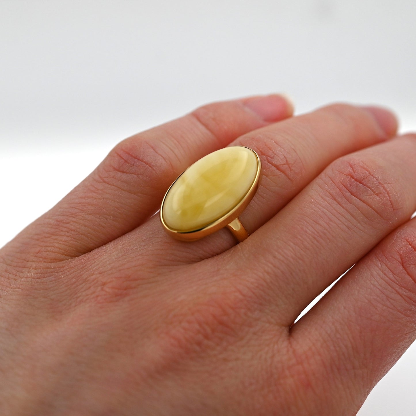 Unikatowy Klasyczny Pierścionek z Mlecznym Bursztynem Bałtyckim, Pozłacane Srebro 925