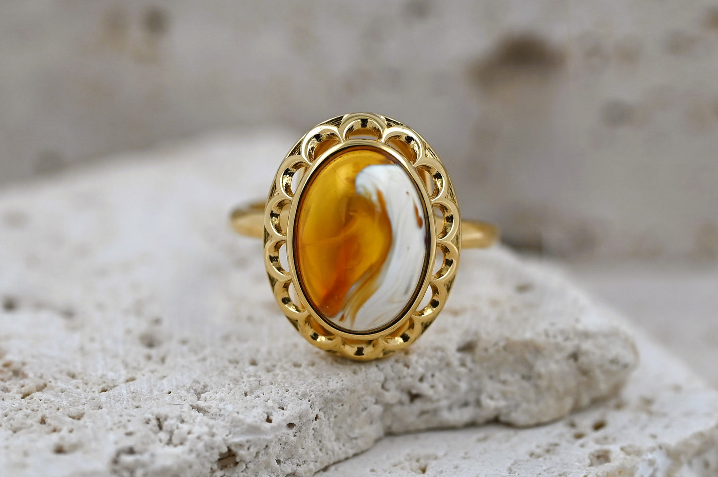Unikatowy Pierścionek Bursztynowa Elegancja, Mleczny, Pozłacane Srebro