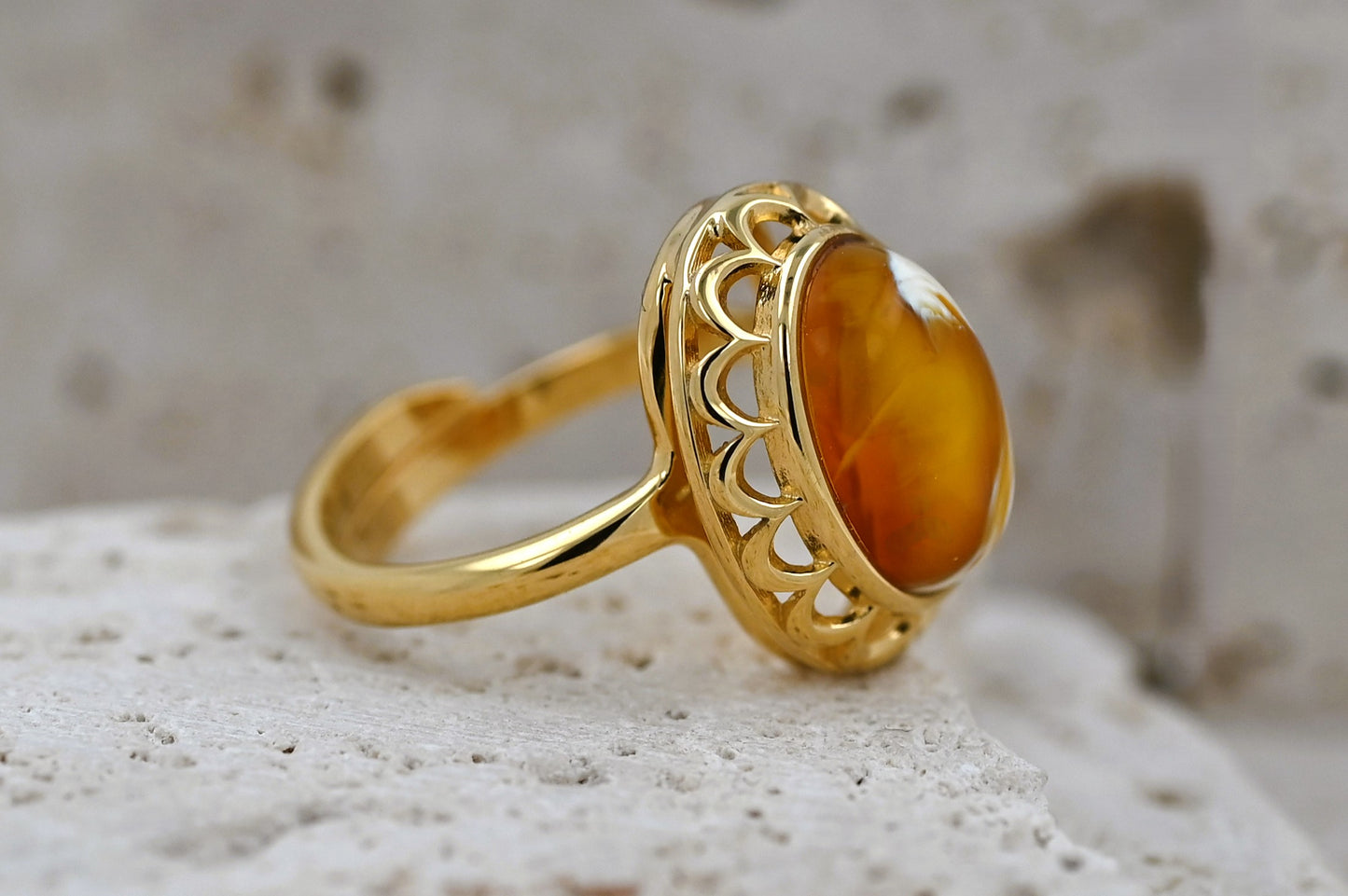Unikatowy Pierścionek Bursztynowa Elegancja, Mleczny, Pozłacane Srebro