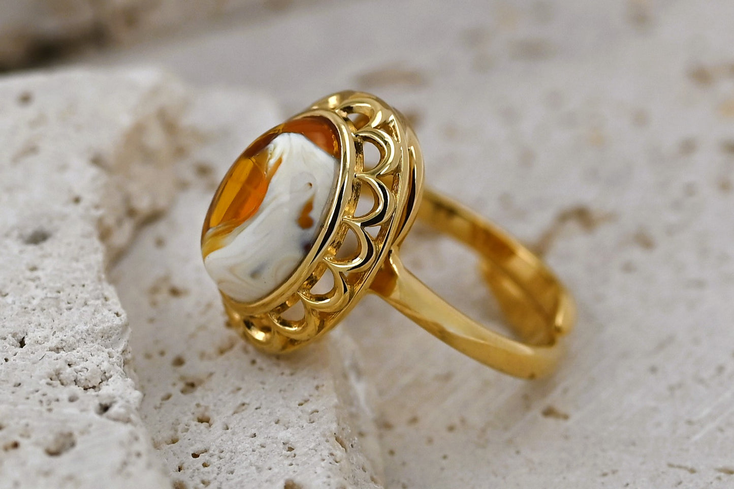 Unikatowy Pierścionek Bursztynowa Elegancja, Mleczny, Pozłacane Srebro