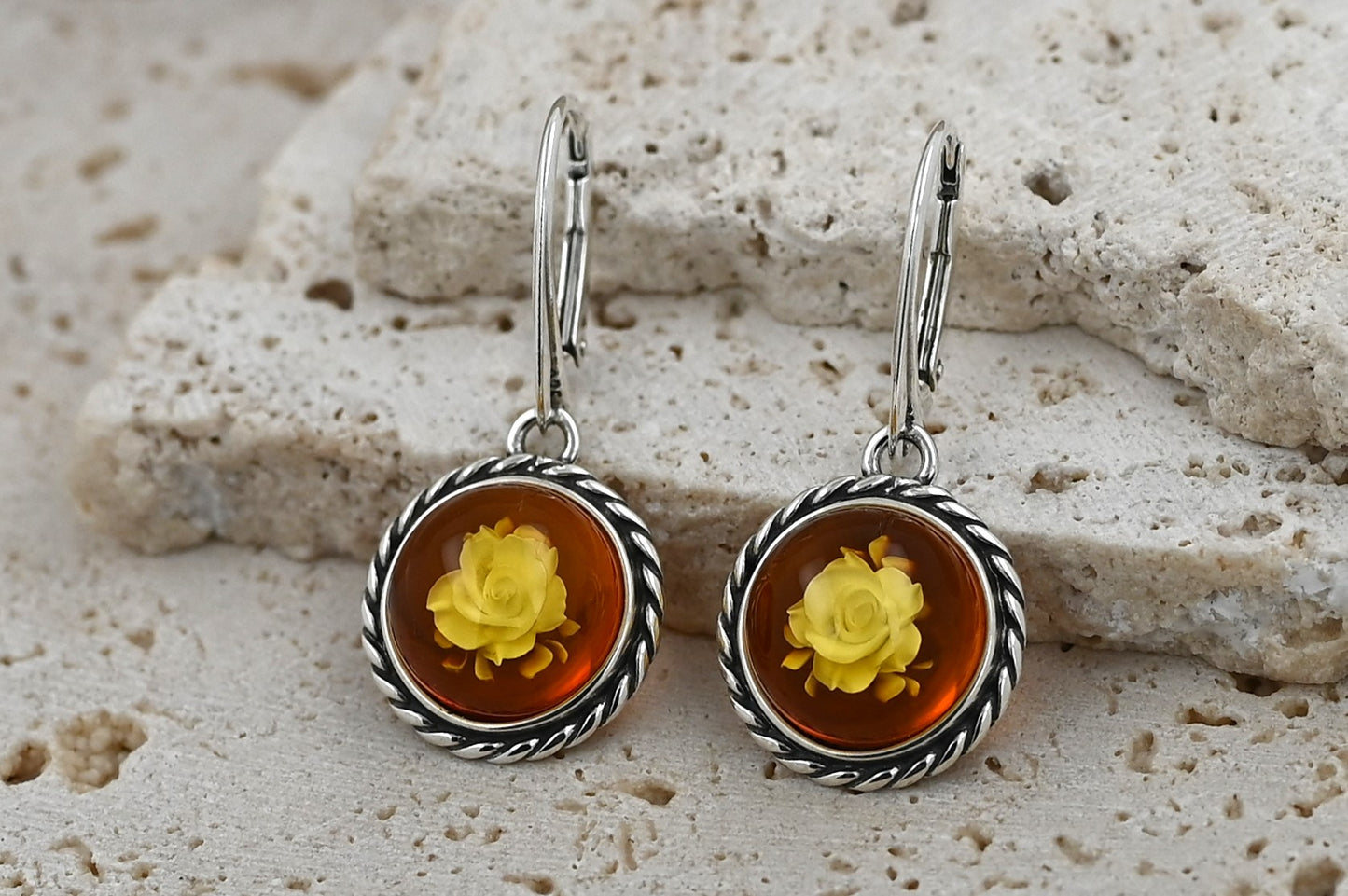 Kolczyki z Bursztynem i Rzeźbioną Różą Cameo | Srebro 925 | Elegancka Biżuteria