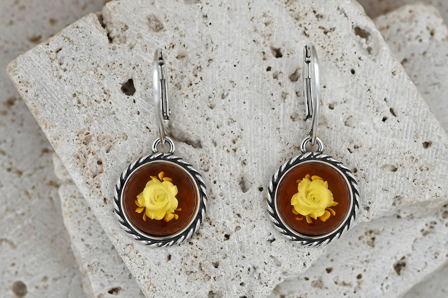 Kolczyki z Bursztynem i Rzeźbioną Różą Cameo | Srebro 925 | Elegancka Biżuteria