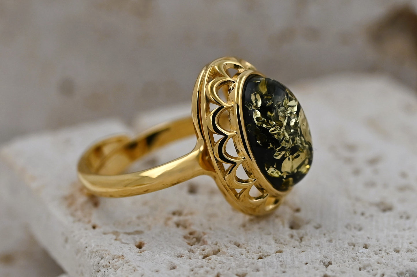 Pierścionek Bursztynowa Elegancja, Zielony, Pozłacane Srebro 925