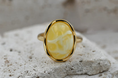 Pierścionek Bursztynowa Fala, Mleczny, Pozłacane srebro, Unikat