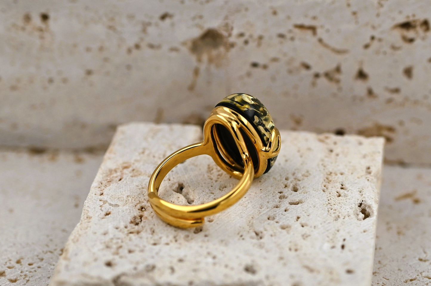 Amber Omega Ring, Green, Gold-plated silver