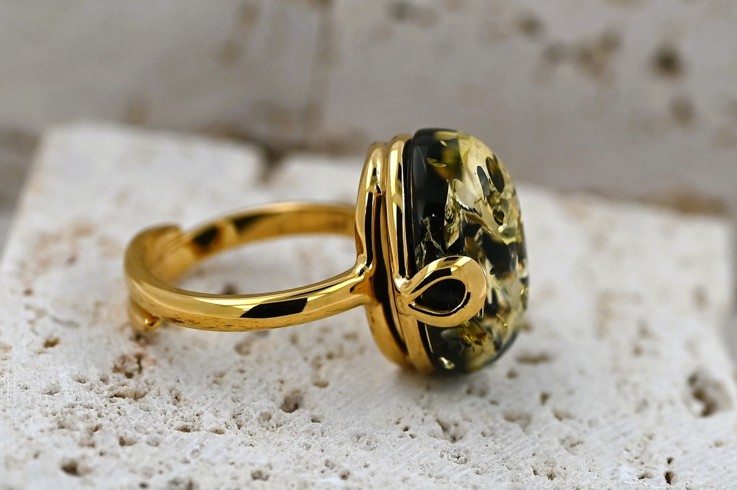 Amber Omega Ring, Green, Gold-plated silver