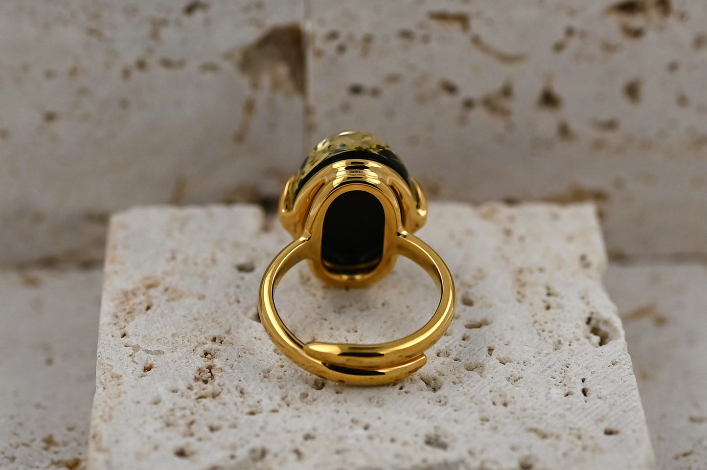 Amber Omega Ring, Green, Gold-plated silver